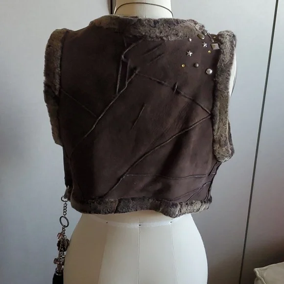 EUC Vintage 90's Betsey Johnson Reversible Sheepskin Vest with Keychain / Charm - Picture 2 of 14